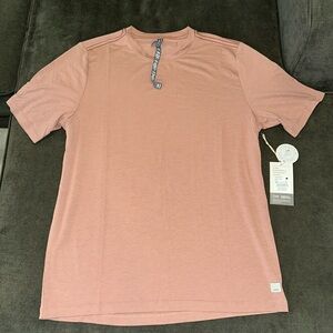 Vuori Men’s Current Tech Tee Shirt - Light Terracotta- Medium. Brand new w tags!